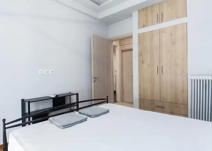 Modern Greek Living 1 Bd Apt In Dafni Athens
