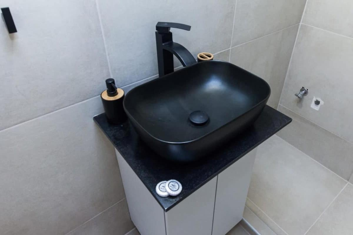 Modern Greek Living 1 Bd In Dafni Appartement