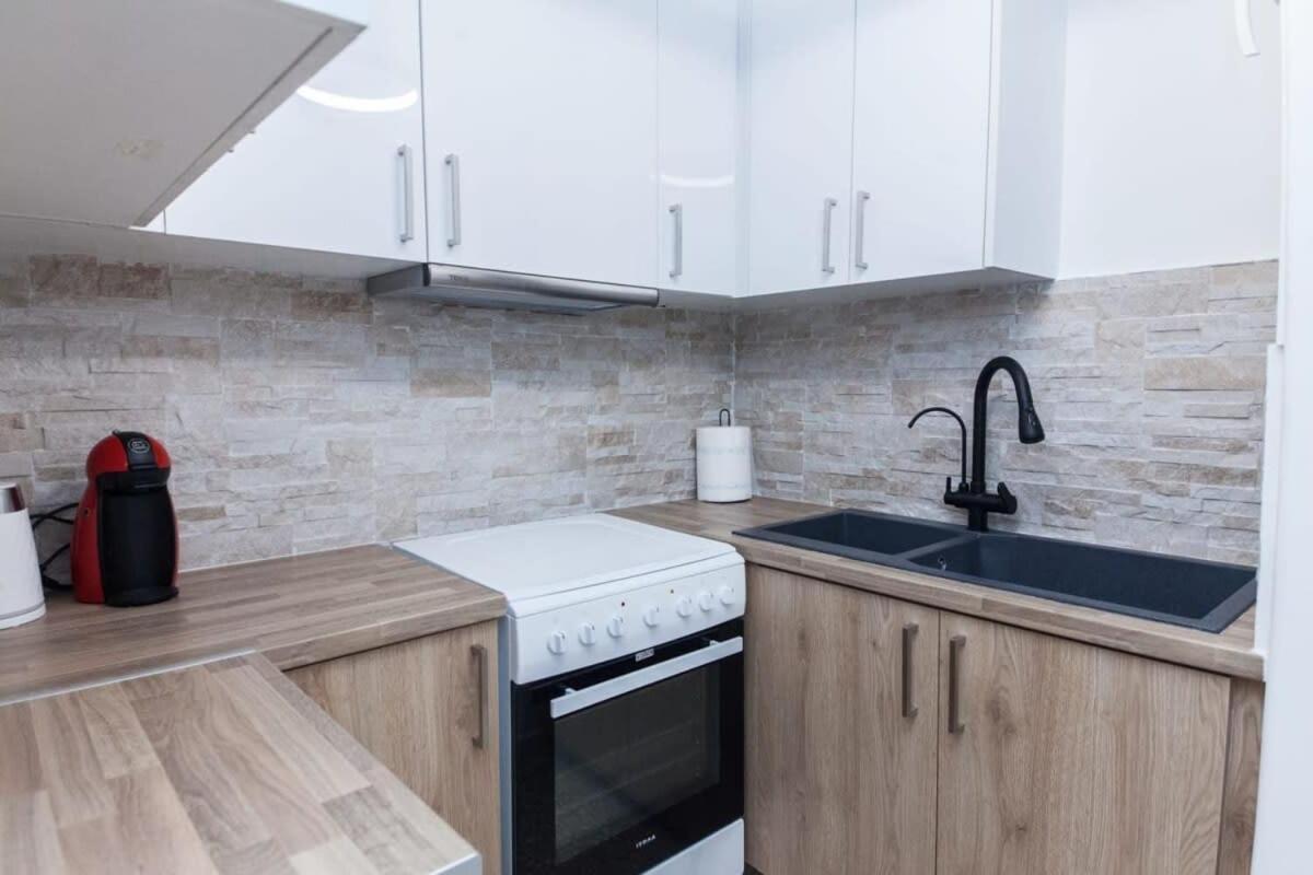 Modern Greek Living 1 Bd In Dafni Appartement *