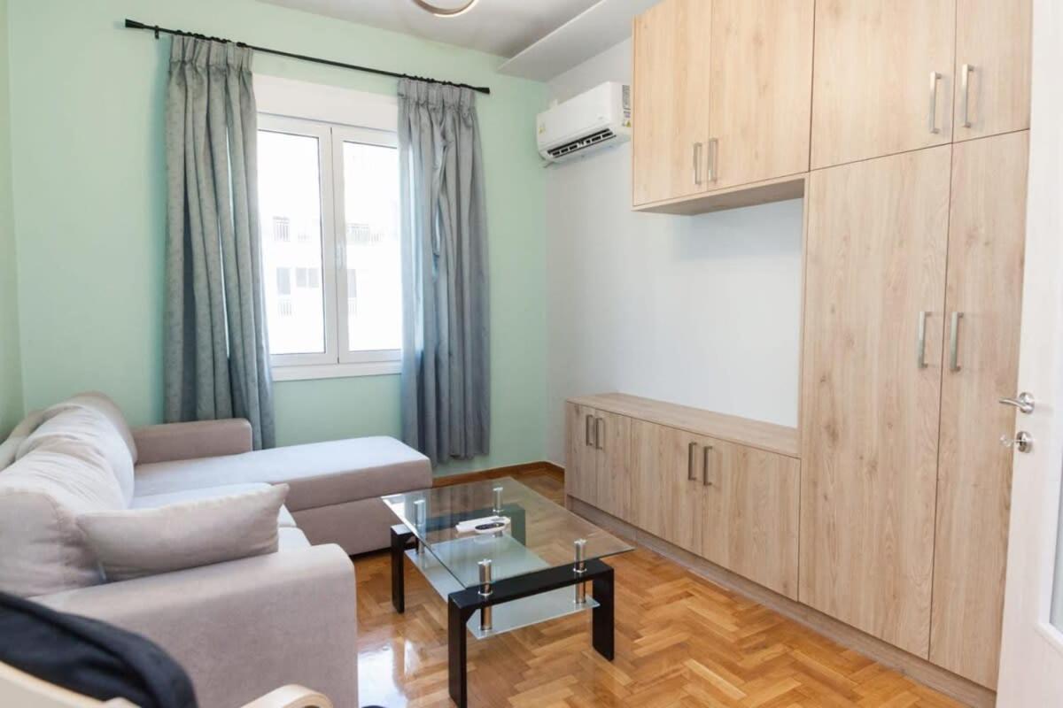 Modern Greek Living 1 Bd In Dafni * Athens