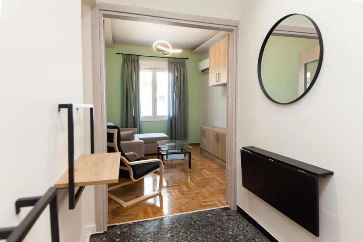 Modern Greek Living 1 Bd In Dafni Athen