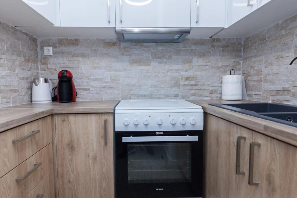 Modern Greek Living 1 Bd In Dafni