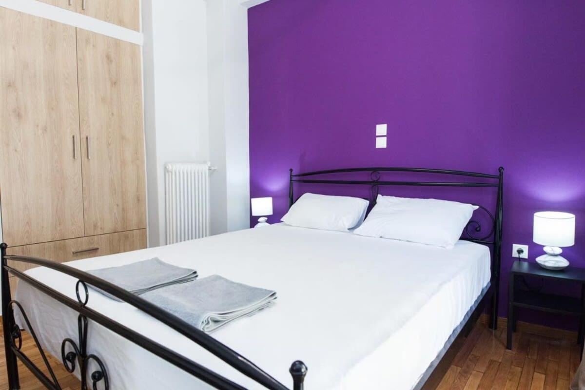 Modern Greek Living 1 Bd In Dafni * Athen