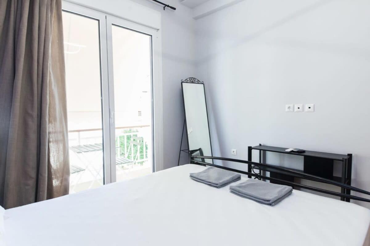 Modern Greek Living 1 Bd In Dafni Athen